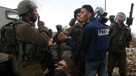 الاحتلال يعتقل 22 صحفياً فلسطينياً