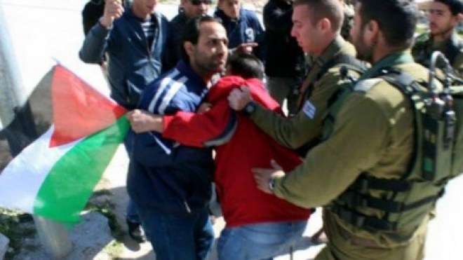 إصابة فلسطينيين اثنين خلال اقتحام قوات الاحتلال مخيم قلنديا
