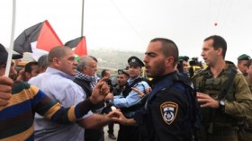 الاحتلال يفرق مظاهرة فلسطينية ضد ماراثون للمستوطنين