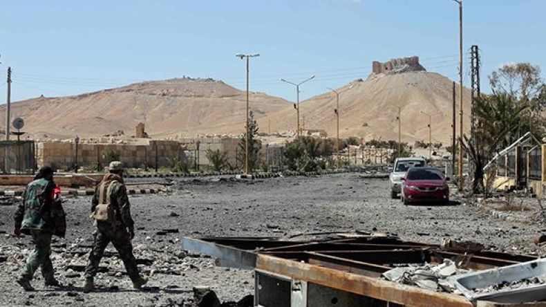 “داعش” يقطع طريق إمداد رئيسي بين حمص وتدمر