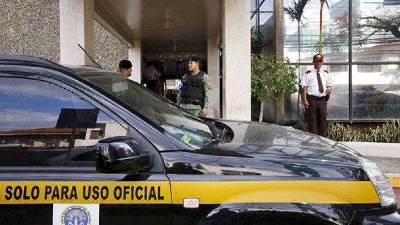 السلطات البنمية تداهم مكاتب شركة موساك فونسيكا