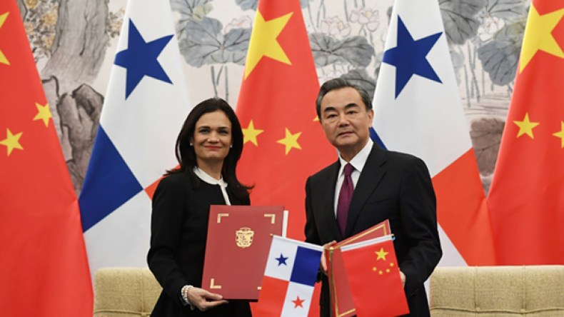 بنما تقطع علاقاتها مع تايوان وتقيمها مع الصين