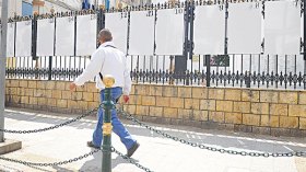 “الفايسبوك”.. السكن والجنائز لإقناع الناخبين!