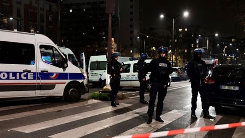 فرار مسلح احتجز عدة أشخاص في باريس