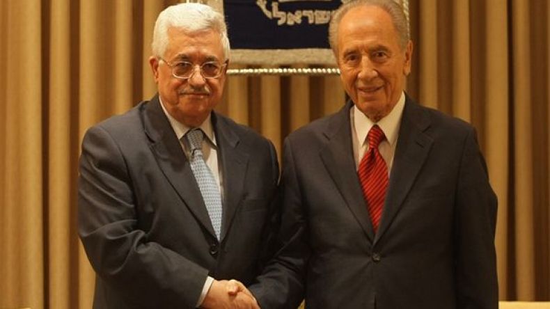 محمود عباس يُعبر عن حزنه وأسفه لوفاة بيريز