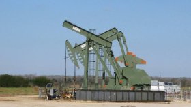 Le baril de pétrole franchit la barre des 63 dollars