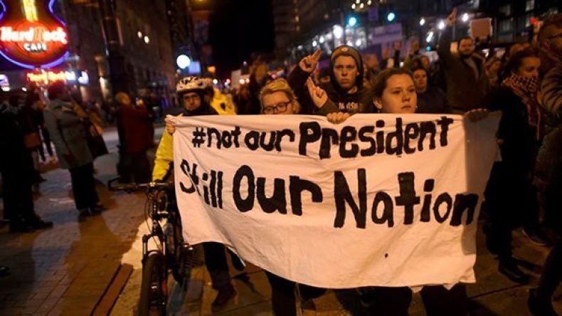 التظاهرات المناهضة لترامب تتواصل في أمريكا