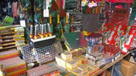 ‮”‬القذافي‮” ‬يطيح‭ ‬بـ‮”‬الثوار‮”‬‭ ‬على‭ ‬طاولات‭ ‬المفرقعات‭ ‬و4 ‬ملايين‭ ‬ثمن‮ “‬التيتانيك‮”‬‭ ‬