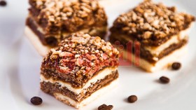 حلوى الطبقات بالقهوة واللوز