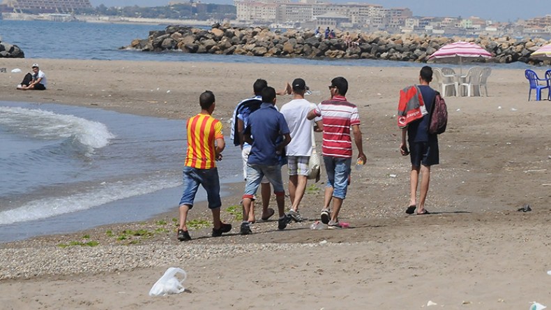 شواطئ مجانية‮ ‬يتحكم فيها موظفون فوق العادة‮…!!‬