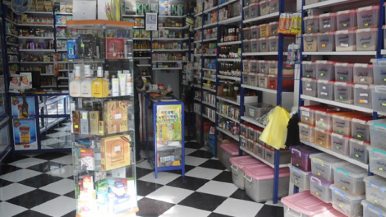 الصيدليات البديلة.. أدوية طبيعية بأثمان معقولة