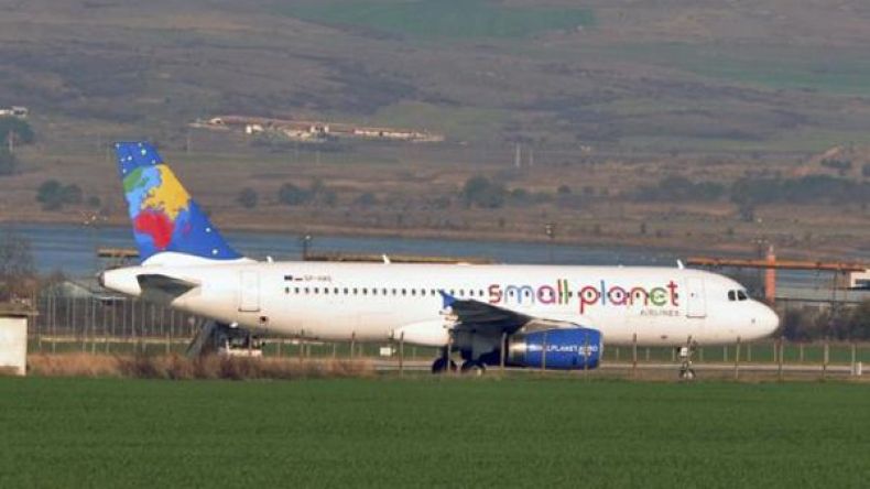 طائرة في رحلة من بولندا إلى مصر تهبط في بلغاريا