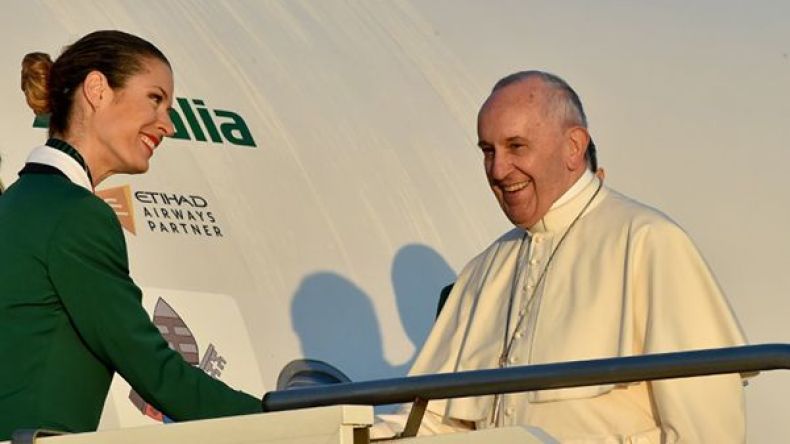 البابا يزور جزيرة يونانية تضامناً مع المهاجرين