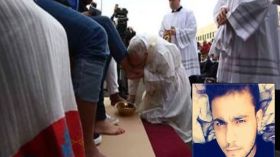 من هو اللاجئ السوري الذي قبّل بابا الفاتيكان قدمه؟