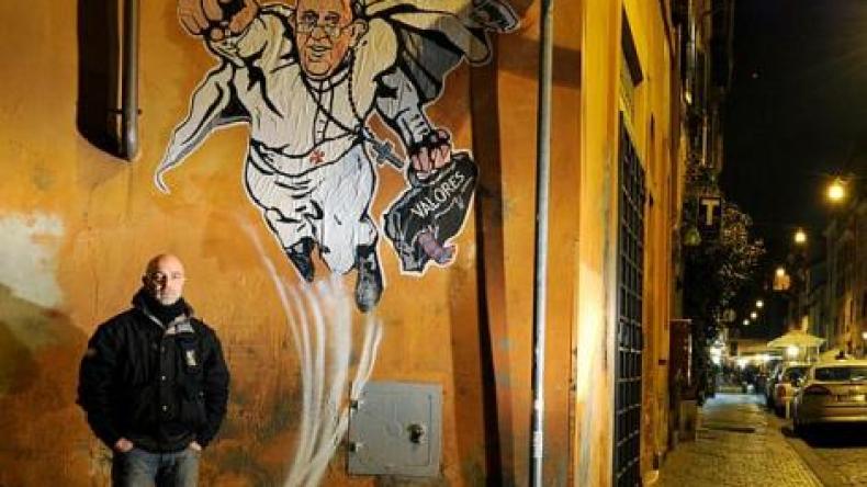 الفاتيكان ينشر رسم غرافيتي للبابا بهيئة سوبرمان