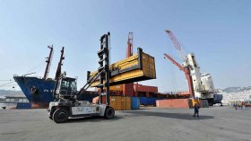 سعر الحاوية يتضاعف بـ3 مرات ويُلهب المواد المستوردة!