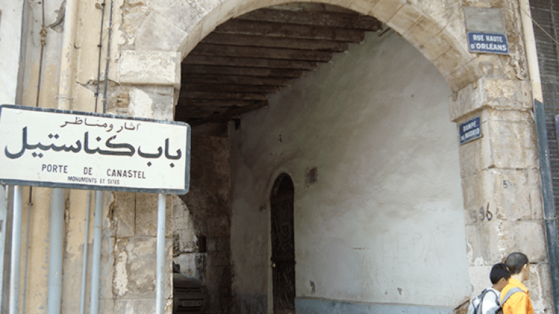 باب البحر الذي يخفي أسرار الزمن