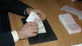 الجزائريون سحبوا 3700 مليار خلال ثلاثة أيام