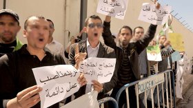 توقيف 20 ألف موظف “تعسّفيا” قبل انقضاء فترة عقودهم