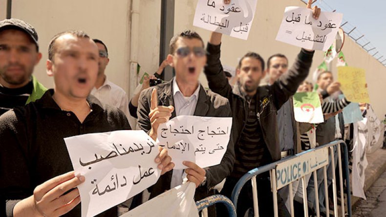 توقيف 20 ألف موظف “تعسّفيا” قبل انقضاء فترة عقودهم