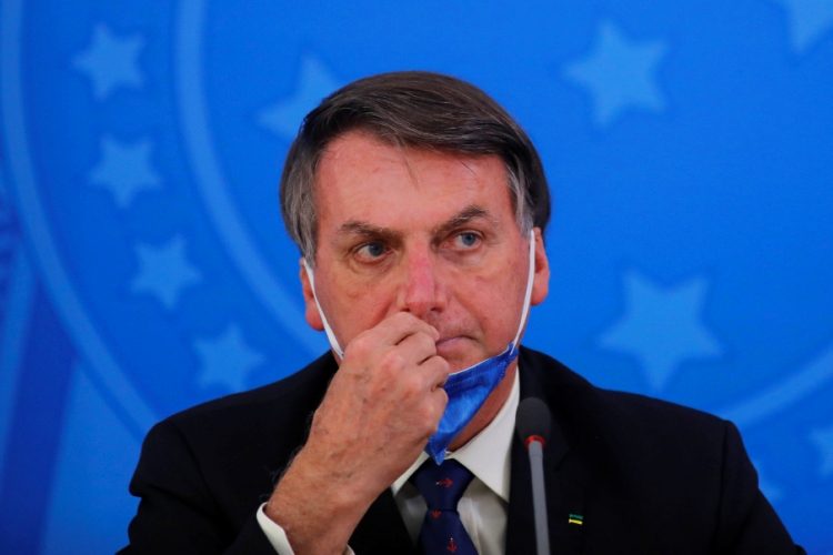 Le président brésilien menace de quitter l’OMS