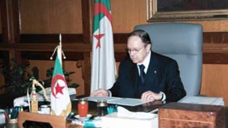 وثيقة التعديل الدستوري على مكتب المجلس الدستوري