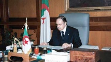 Algérie / Des propositions et des recommandations en vue de la révision constitutionnelle sur le bureau du Président Bouteflika.