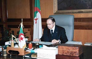 Algérie / Des propositions et des recommandations en vue de la révision constitutionnelle sur le bureau du Président Bouteflika.