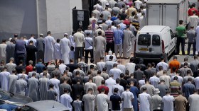 لماذا لا يصلي الجزائريون صلاة العيد في المصليات؟