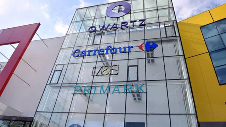 الإفراج عن 18 رهينة احتجزهم مسلحون في متجر قرب باريس