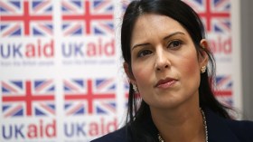 وزيرة بريطانية قد تعزل لعدم كشفها عن لقاءات مع إسرائيليين