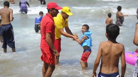 تمديد حراسة الشواطئ إلى الثامنة مساء