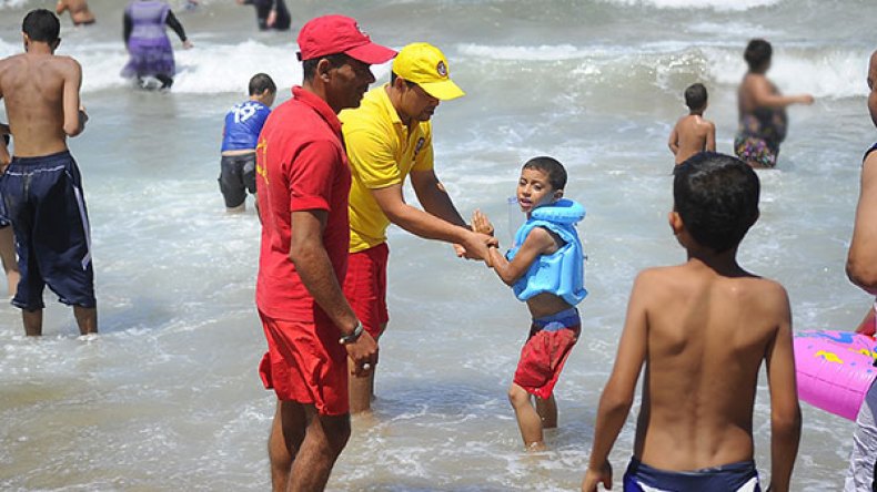 تمديد حراسة الشواطئ إلى الثامنة مساء