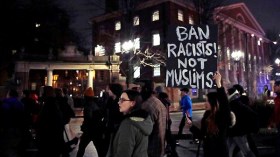 أربع ولايات أمريكية تتحدى قرار ترامب بحظر السفر