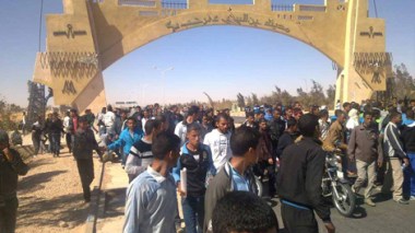 The government negotiates with southern Algeria’s angy people