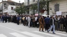 لن نتراجع عن الإضراب.. تصريحاتك لم تقنعنا يا بن غبريط