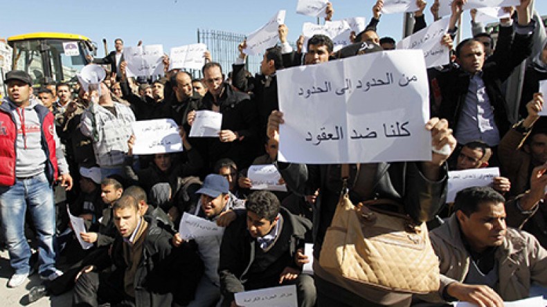 موظفو عقود ما قبل التشغيل.. “الحقرة” تعوض البطالة