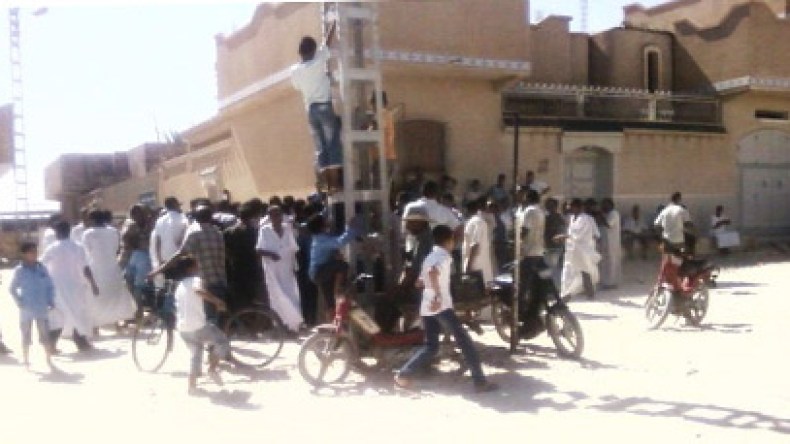الوادي: إجراءات التوظيف تخرج الشباب الجامعي إلى الشارع