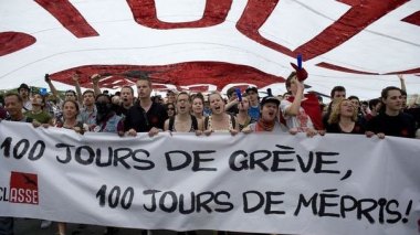 Québec: des milliers d'étudiants et de Montréalais dans la rue pour la liberté de manifester