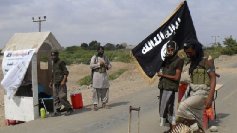 القاعدة تحتجز 15 جندياً يمنياً