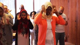 افتتاح مسجد في أمريكا يصلي فيه الرجال والنساء معاً!