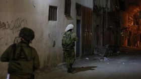 جيش الاحتلال يعتقل نائباً ووزيراً سابقاً من حركة حماس