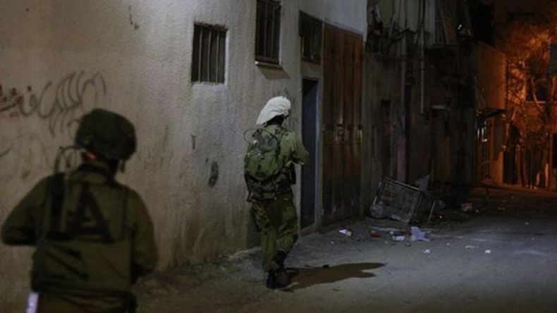 جيش الاحتلال يعتقل نائباً ووزيراً سابقاً من حركة حماس