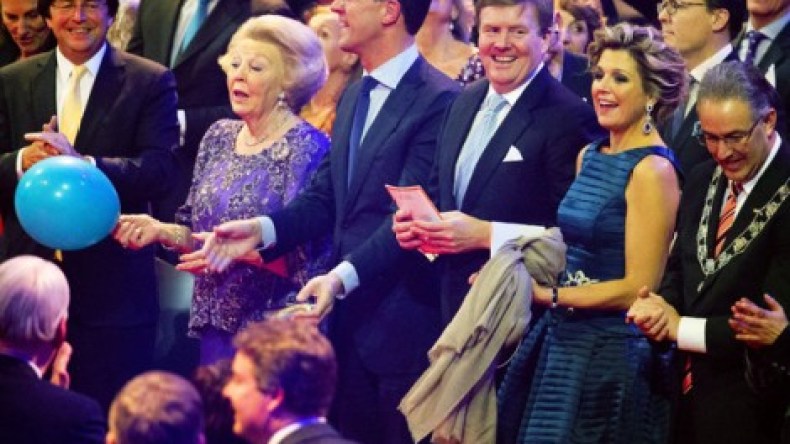 هولندا: حفل موسيقي في وداع الملكة السابقة