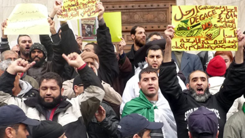 “رفض” تتظاهر وقوات الأمن تطوق البريد المركزي