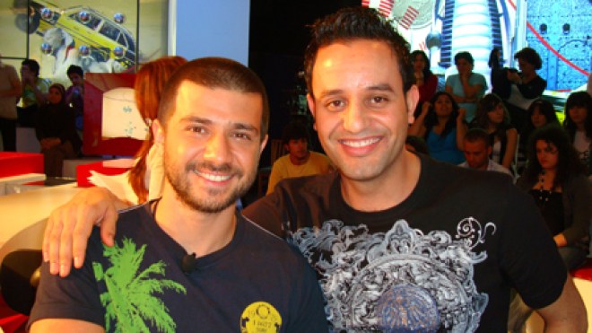 ظهور المنشط التلفزيوني ريان بواق على وجهه في مديرية الإنتاج يثير انتقادات واسعة