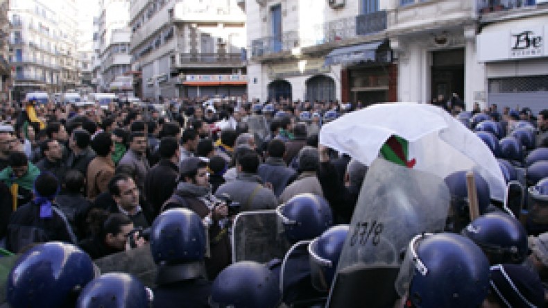 التنسيقية تعلن مقاطعتها مسيرة السبت والأرسيدي يتمسك