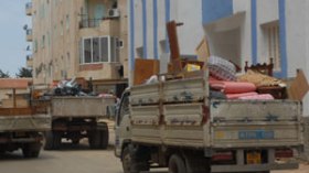 ” والدتنا  توفيت  بسبب  مشاكل  الحياة  ووالدي  شيخ  مازال  يحلم  بامتلاك  منزل “