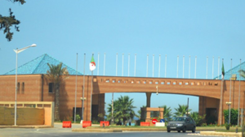 قائمة‭ ‬المستفيدين‭ ‬من‭ ‬53‭ ‬فيلا‭ ‬بإقامة‭ ‬الدولة‭ ‬الجديدة‭ ‬على‭ ‬طاولة‭ ‬الرئيس