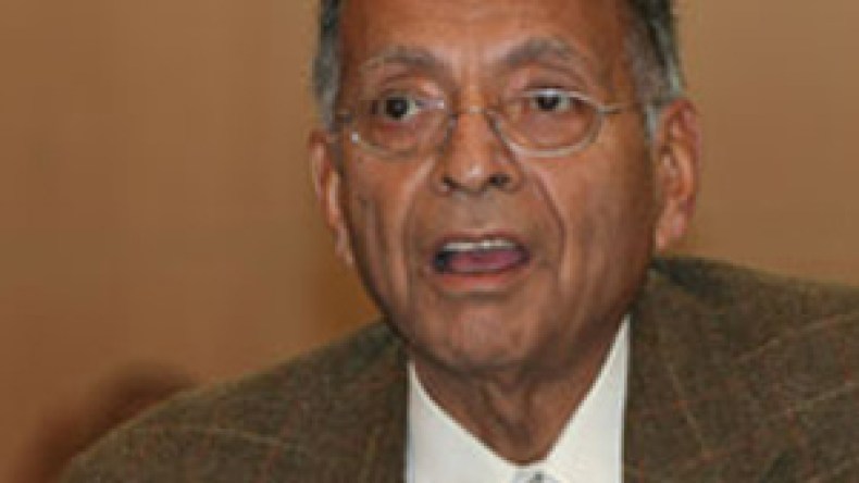 د . رفعت  السعيد:لا  مفر  من  تعديل  الدستور